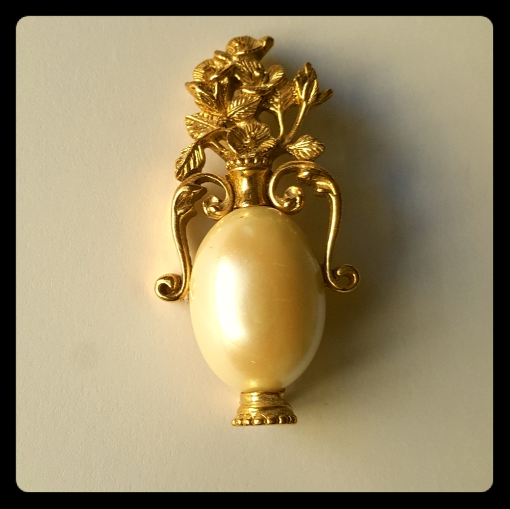 Vintage Flower Vase Bouquet Brooch